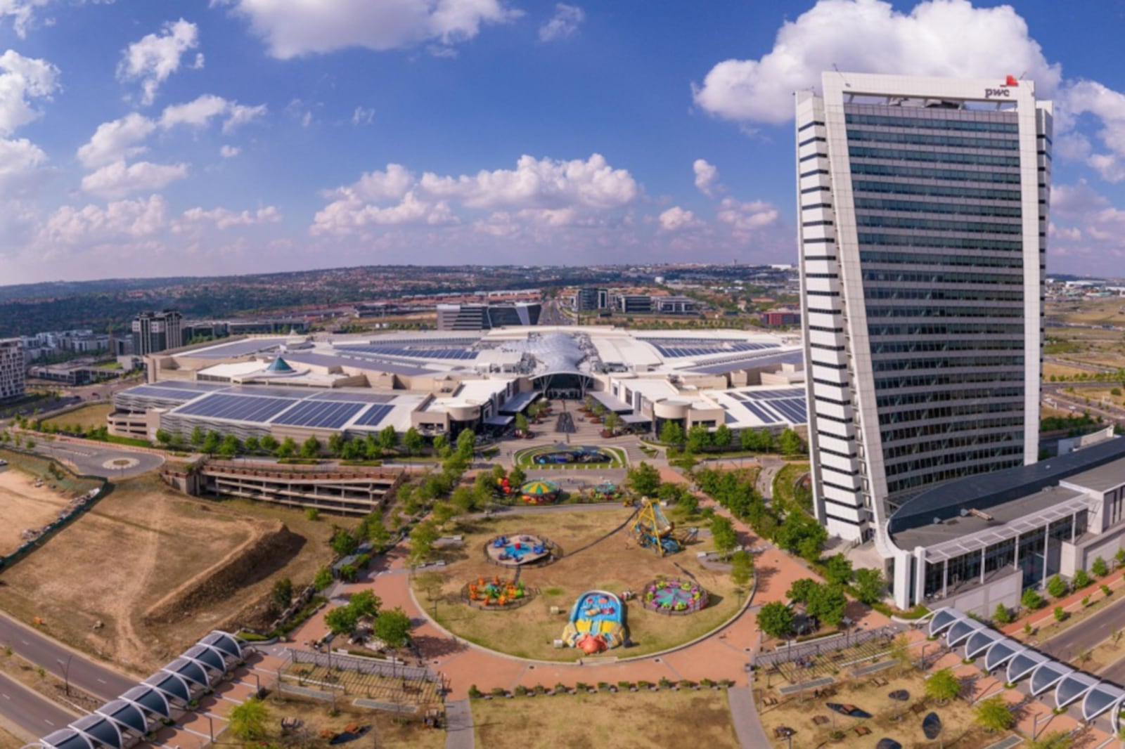 豪登省Midrand的Mall of Africa及周边Waterfall City建筑。原文配图。 / 供图（SUPPLIED，经Business Day） ...