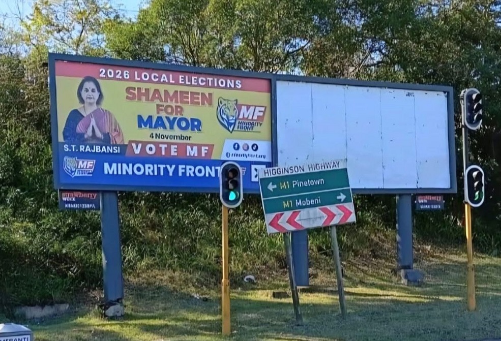 夸祖鲁－纳塔尔省Chatsworth的Higginson Highway旁，一块少数阵线广告牌。 / Facebook - Minority Front ...