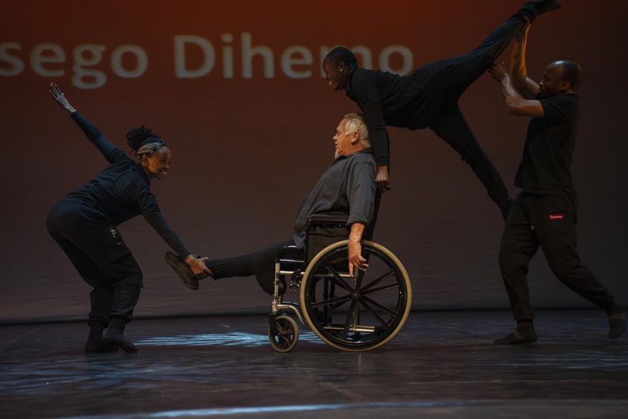 Enable Through Dance项目2016年创立，为约堡多所学校和机构的残障学员提供舞蹈表达机会。十周年演出中，从 ...