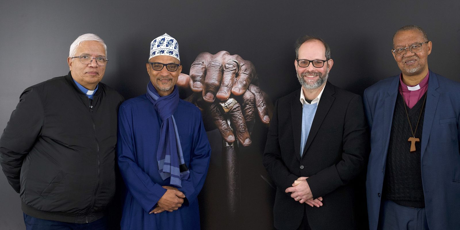 资料图：2023年8月23日，宗教领袖Rodney Whiteman牧师、Imam Rashied Omar、拉比Malcolm Matitiani和Joshua ...