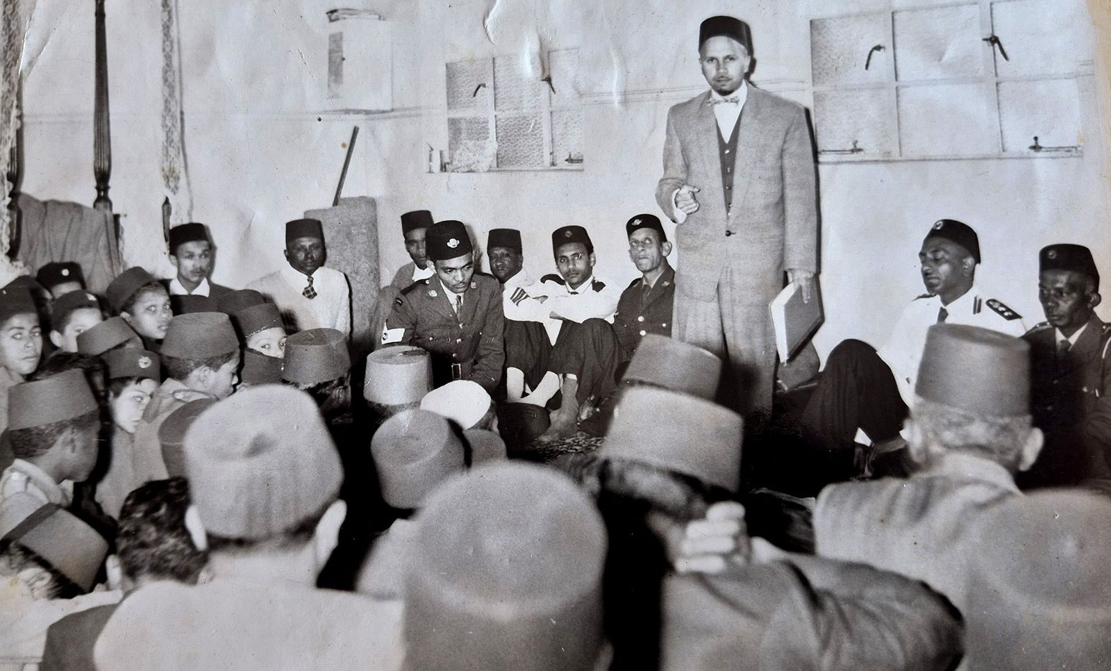 资料图：Imam Haron在Stegman Road清真寺为学生授课。 / The Imam Haron Foundation