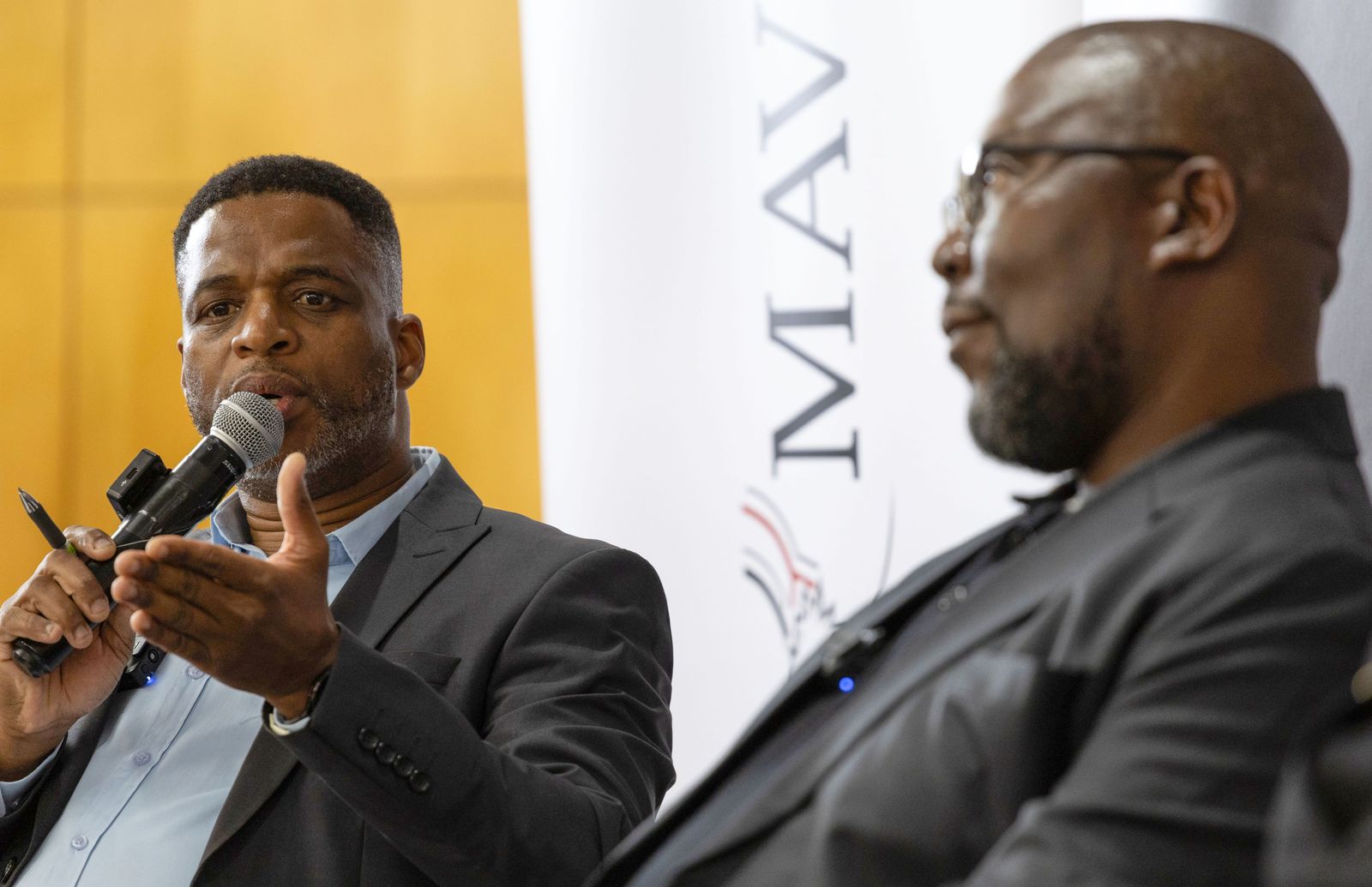 Our City News总编辑Sibusiso Ngalwa与道路局首席执行官Zweli Nyathi参加2026年9月22日的第二场Joburg Dial ...