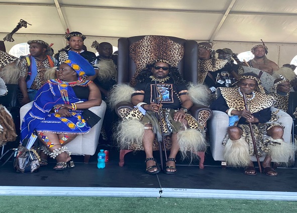 祖鲁国王Misuzulu kaZwelithini参加沙卡日活动的资料照片。 / SABC- King Misuzulu kaZwelihini Shaka Day ...