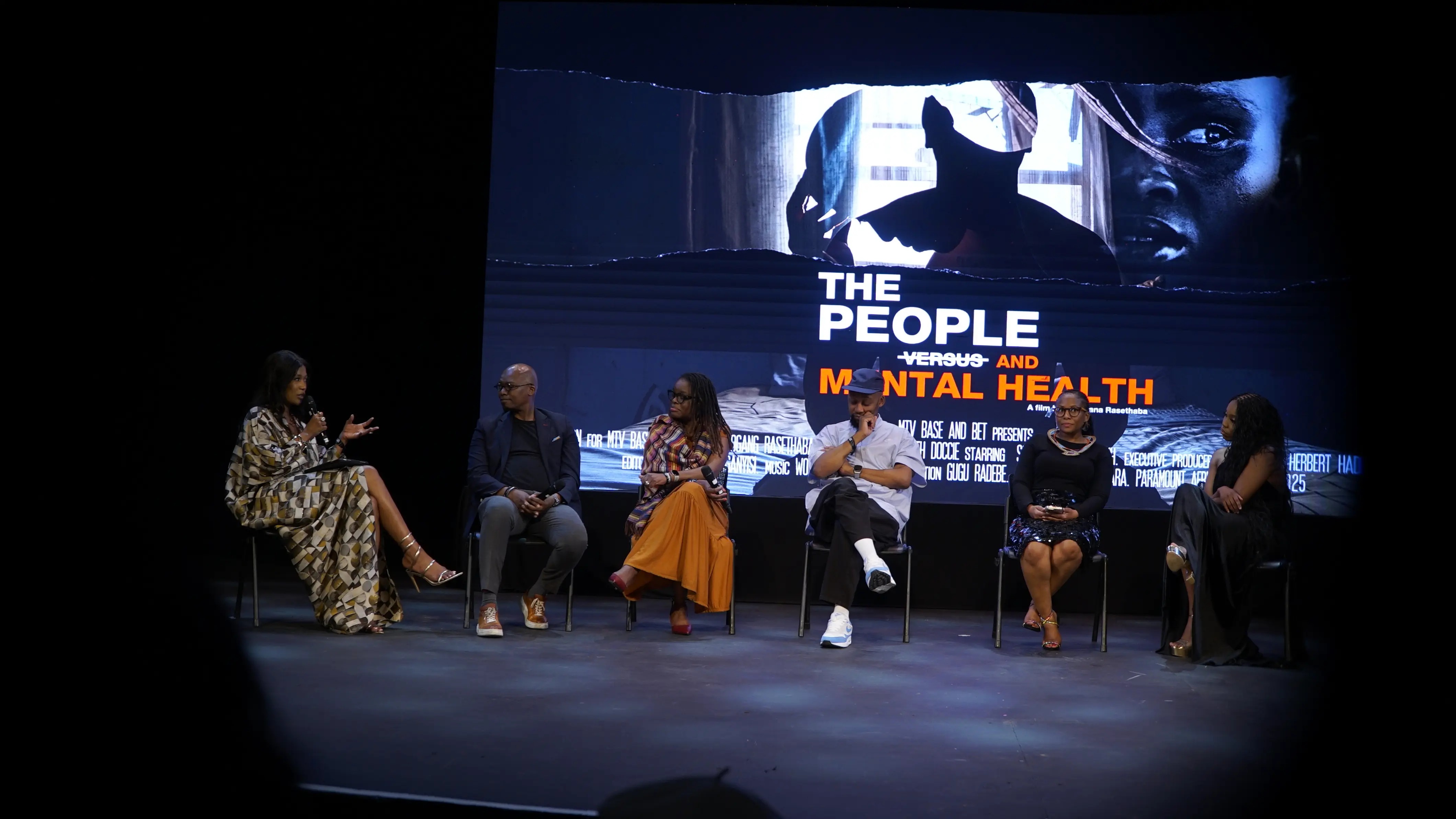 2025年索韦托电影市场开幕夜，《The People And Mental Health》放映后，Leddi G. Radebe（左）与Monde Twa ...