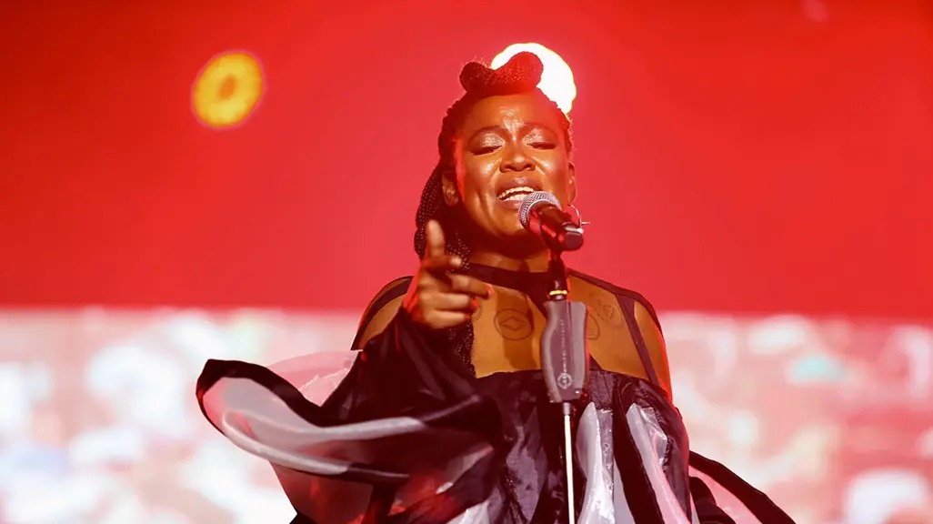 2026年9月26日，Thandiswa Mazwai在Standard Bank Joy of Jazz音乐节演出，向Hugh Masekela致敬。 / Ntokoz ...