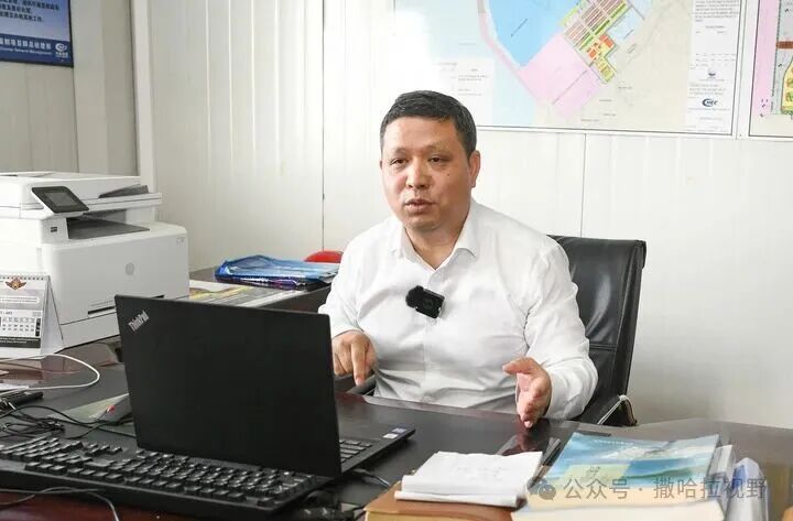 2026年9月11日，在喀麦隆克里比，中国港湾中部非洲区域公司喀麦隆国别项目群总经理谷告柏接受新华社记者采 ...