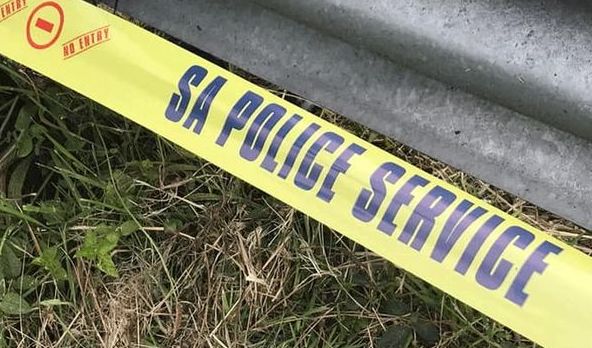 警方警戒线资料图，非本案现场。 / X | @SAPoliceService