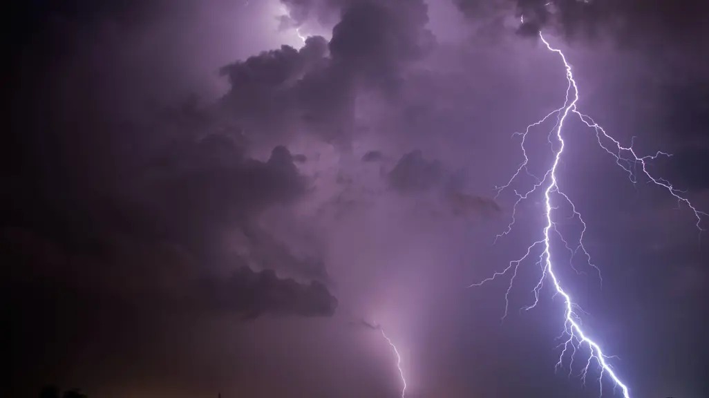 雷暴闪电资料图，非本次预警地区的现场照片。 / Pexels / Amol Mande