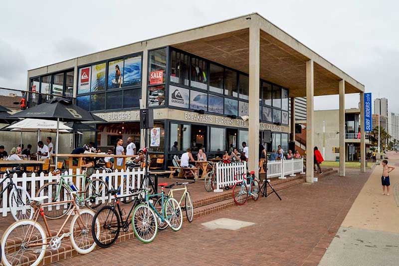 德班Surf Riders南海滩餐厅，市政府9月1日通知其在30天内腾退场地。 / SURF RIDERS CAE ...