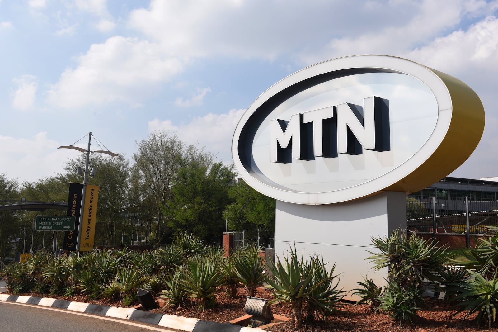 约翰内斯堡Randburg的MTN总部及门前标识，资料图。 / Business Day/Freddy Mavunda