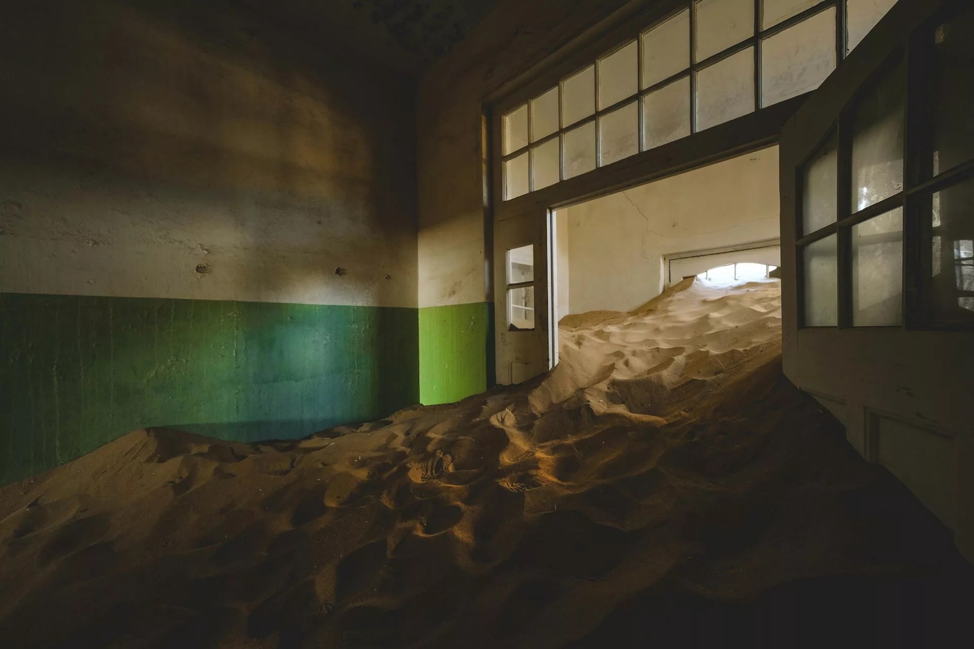纳米比亚科尔曼斯科普。 / Francesco Ungaro / Unsplash