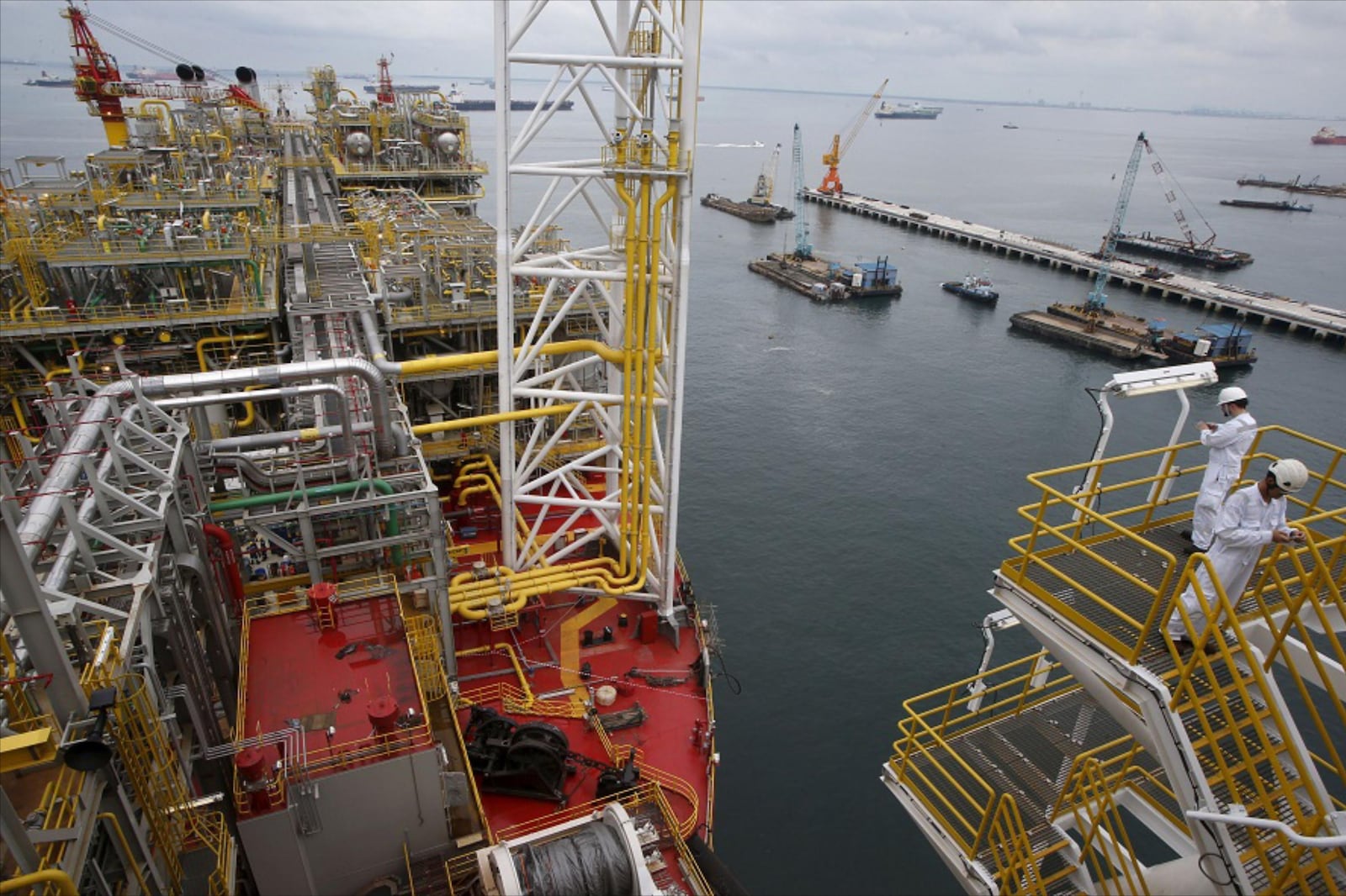 Tullow Oil生产平台的主甲板。 / Reuters