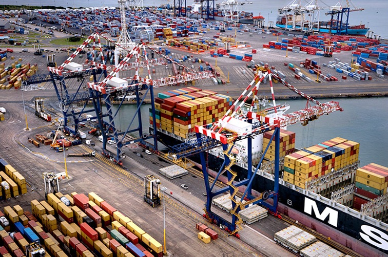 德班集装箱码头二号码头。 / Transnet