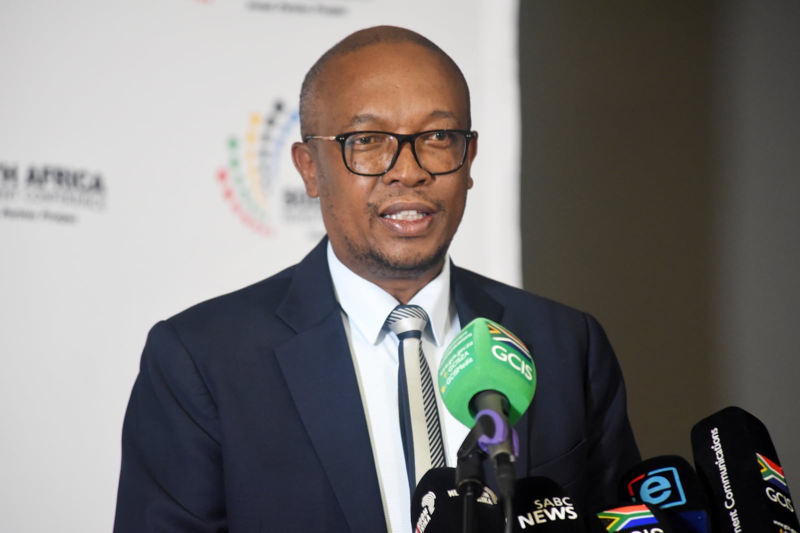 贸易、工业与竞争部长Parks Tau。法院认定他未亲自评估法律业规范与通用规范的差异。 / Freddy Mavunda/Bus ...