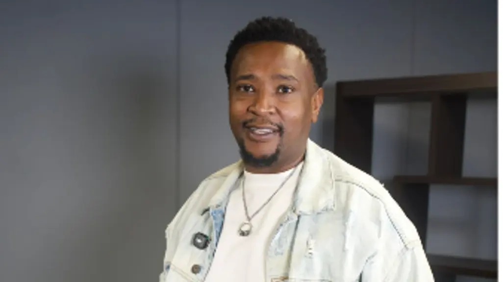 歌手、制作人Musa Sukwene于2026年10月8日在Primedia。 / Thabiso Pabale/EWN