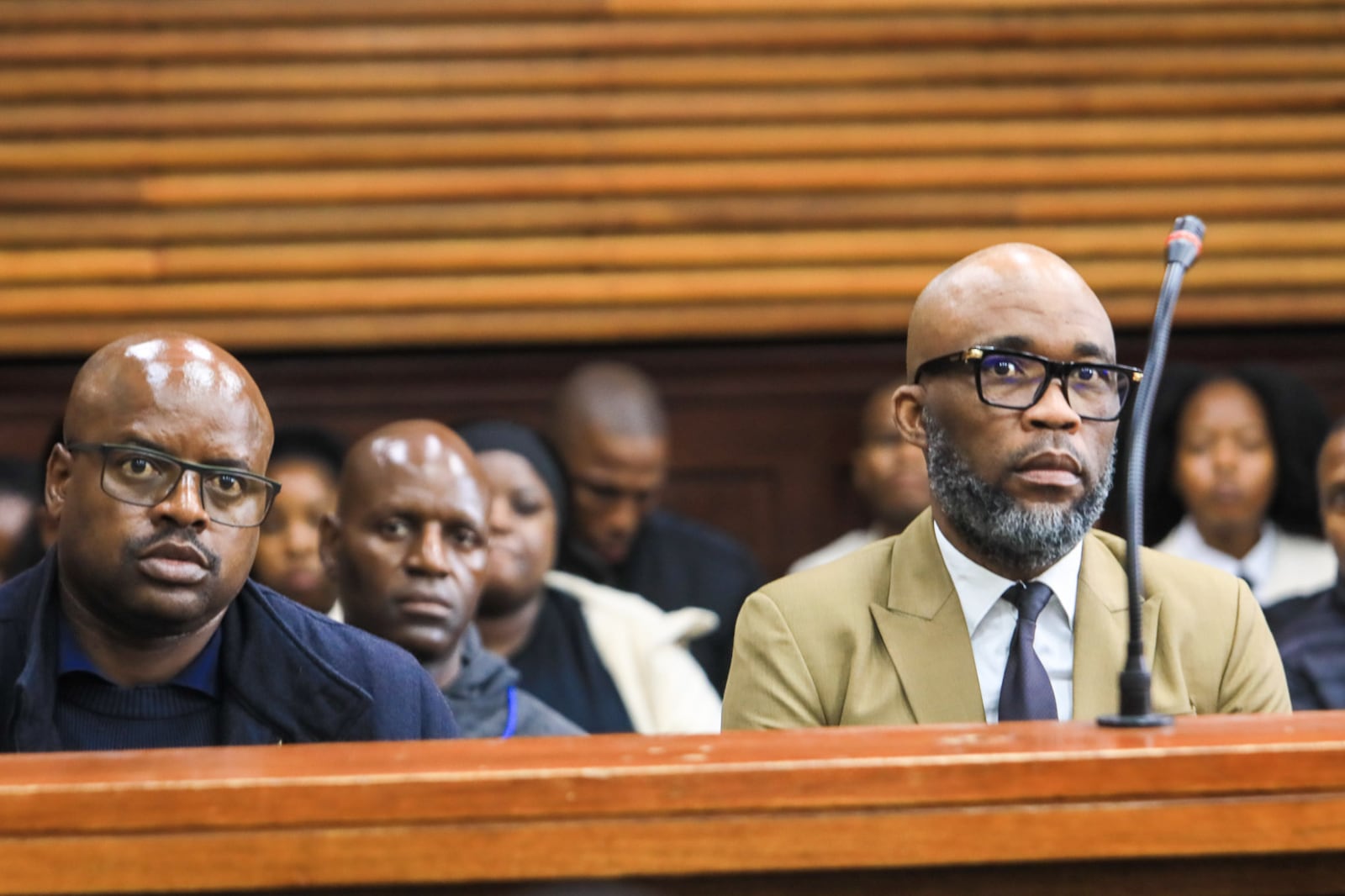 Julius Mkhwanazi和Vusimusi“Cat”Matlala此前在Germiston法院参加非法蓝灯案保释听证（资料图）。 / Muko ...