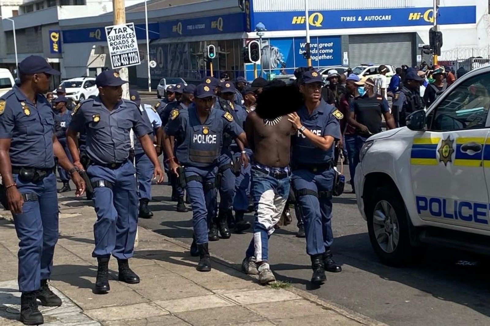 Siphelele“Magolide”Shinga涉嫌煽动社会骚乱，在被指企图干扰MTN8决赛后被捕，拟于德班法院出庭。 / SAPS ...